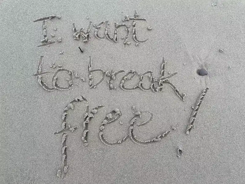 How to get over someone, I want to break free written in the sand.