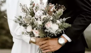 How to resolve marriage conflict, bride and groom holding hands with flowers.